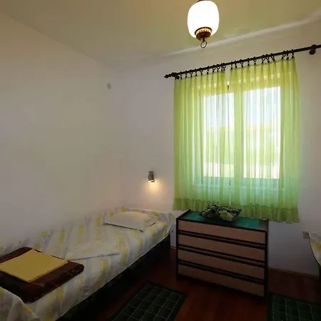 8 Apartment